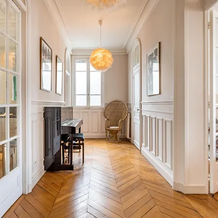 Apartment Luxurious Traditional French Style Near Eiffel Tower Paris
