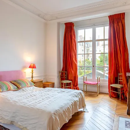 Luxurious Traditional French Style Near Eiffel Tower Apartment *